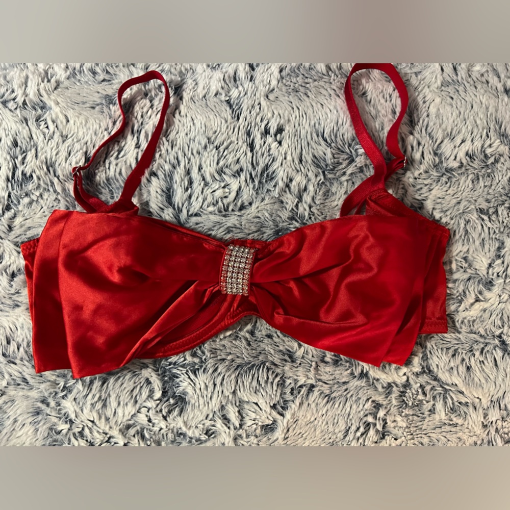 BRAND NEW rare Victorias Secret bra 32C